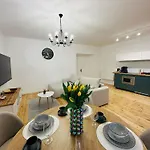 Krakowskie Przedmiescie 36 Parking Free Apartment