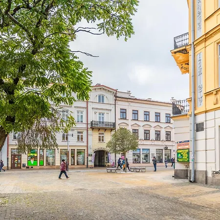 Krakowskie Przedmiescie 36 Parking Free