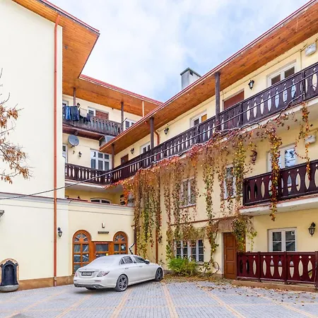 Krakowskie Przedmiescie 36 Parking Free