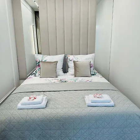 Krakowskie Przedmiescie 36 Parking Free شقة