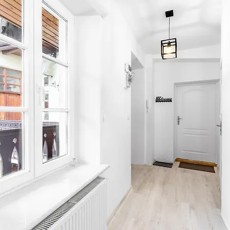 Krakowskie Przedmiescie 36 Parking Free