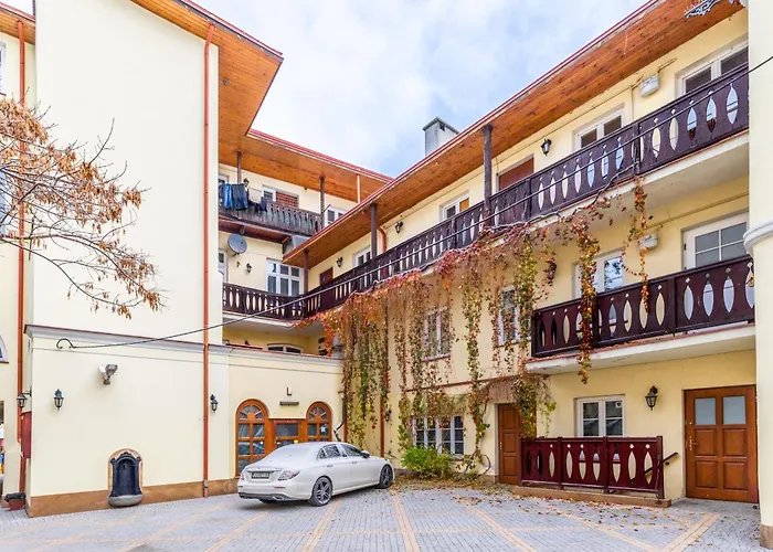 Krakowskie Przedmiescie 36 Parking Free