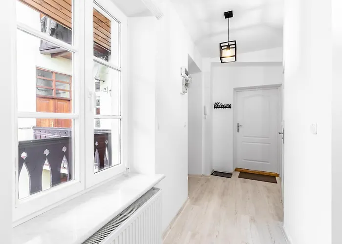 Krakowskie Przedmiescie 36 Parking Free