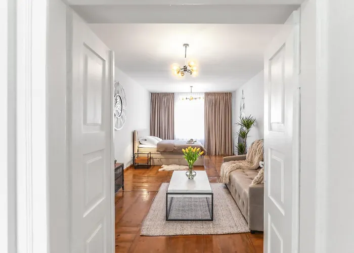 Krakowskie Przedmiescie 36 Parking Free